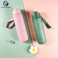 Bouteille de sport de 1000 ml avec marquages de temps clairs, couvercle et paille, portable pour la salle de sport, les voyages, la randonnée, l'école et le bureau