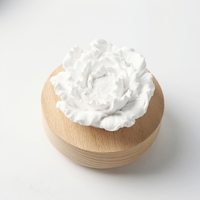 Diffuseur d'huiles essentielles en céramique parfumée à la fleur, en porcelaine faite à la main sur base en bois, pour un parfum d'ambiance luxueux