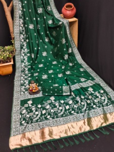Sarees en soie Dola fleurie teintés à la main de créateur de qualité supérieure pour la collection de vêtements de fête pour femmes d'Inde - Product Image 2