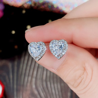 Pendientes Minimalistas con Corazón y Circonitas, Joyería Femenina para Uso Diario en la Oficina y Eventos Nocturnos Elegantes, Venta al Por Mayor Personalizada