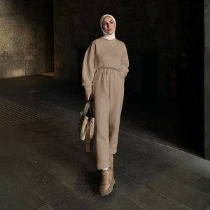 Ensemble de vêtements de détente beige modeste, haut à col haut et manches longues, pantalon large, vêtements islamiques décontractés en polyester uni pour le quotidien et le Ramadan - Product Image 1