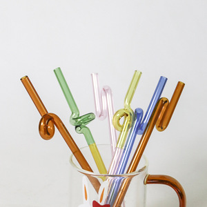 Pajitas de vidrio de borosilicato hechas a mano a precio de fábrica al por mayor pajitas de vidrio arrugado ondulado retorcido - Product Image 4