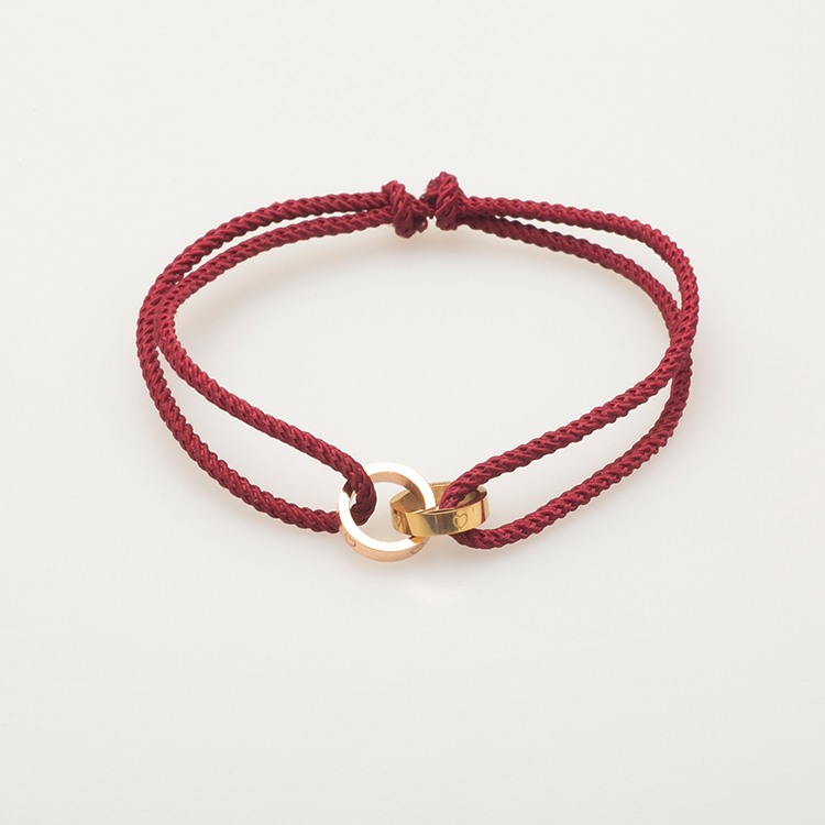 Cadena De Mano Inicial De Cuerda Roja Letras De Acero Hechas Cadena De Mano Inicial De Cuerda Roja Letras De Acero Hechas