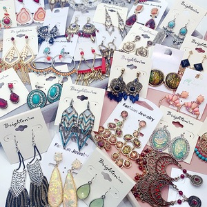 Gemischte Vintage-Ohrringe mit Übertriebenem Langen Tropfen, Vergoldet mit Edelsteinen, Ethnisch im Klassischen Palaststil, für Damen zur Hochzeit - Product Image 1