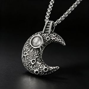 Yunnique – collier avec pendentif lune en acier inoxydable, design de surface lunaire, style vintage, bijoux cadeau unisexe - Product Image 4