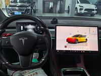 Tesla Model 3 Performance 2022 d'occasion importée, transmission automatique, intérieur cuir, jantes R19, couleur gris exclusif