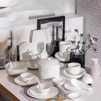Service de table en porcelaine fine sous glaçure, blanc, comprenant bol, assiette, baguettes et soupière, pour usage domestique