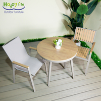 Table à manger carrée de style européen avec pieds en aluminium durable Design en bois plastique pour l'extérieur Bistrot & Restaurant