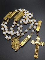 Collier religieux élégant en coquillage et nacre, avec centre Fatima, connecteur Cinq Mystères et métaux dorés antiques
