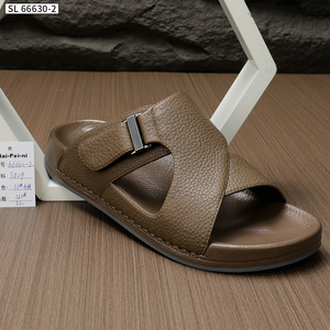 Sandali da <span class=keywords><strong>uomo</strong></span> <span class=keywords><strong>con</strong></span> plateau arabo all'ingrosso scarpe basse di grandi dimensioni per aumentare l'altezza delle pantofole invernali - Product Image 2