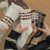 Chaussettes en tricot SN pour femmes, chaussettes décontractées mi-mollet, imprimé léopard, trois rayures, double rayure, chaussettes de sport rétro