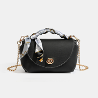 Sac à main de luxe léger en cuir Saffiano kaki avec bandoulière chaîne, poignée foulard et rabat, sac bandoulière, capacité 2-2,9 L pour les trajets quotidiens