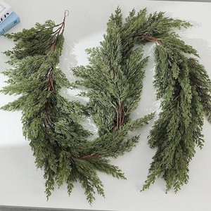 Guirlande de Noël artificielle en pin 1,8 m, verte, en PVC, simulation décorative pour la décoration de la maison pendant les fêtes - Product Image 1