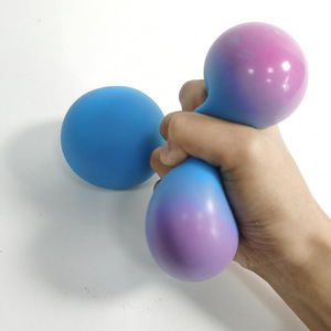 Jouet en peluche best-seller : Balle anti-stress changeante de couleur, balle en caoutchouc souple TPR remplie d'EVA, style à presser, arc-en-ciel, adaptée aux adolescents - Product Image 2