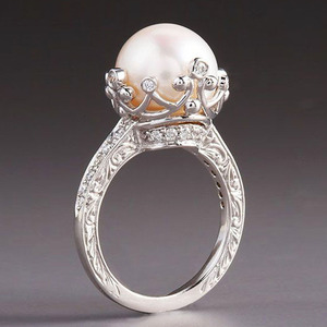 Anillo de cóctel F1491 Crown con perla de agua de mar y diamantes de talla brillante redonda con engaste pavé para mujer, anillos finos de boda. - Product Image 1