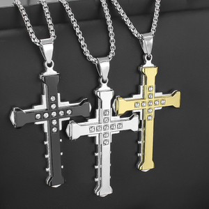 Collana con Ciondolo a Croce Dominante con Diamanti Lucidi, Gioielli Punk, Regalo per Fidanzato, Garanzia di Qualità 2026, per Mio Figlio - Product Image 1