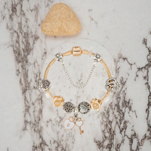 Pulsera de dijes chapada en oro con corazón, llave y corona para mujer, joyería de aniversario, la mejor. - Product Image 3