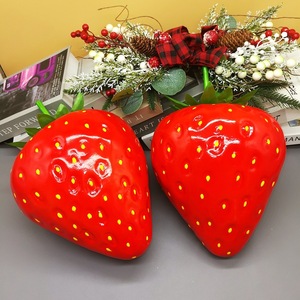 Modèle de grande <span class=keywords><strong>fraise</strong></span> artificielle en mousse, fruits factices rouges et roses - Product Image 4