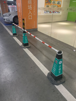 Barre de connexion rétractable de sécurité pour cônes de signalisation