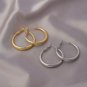 Boucles d'oreilles créoles minimalistes de luxe en argent pour femmes, bijoux surdimensionnés pour visages carrés/ronds, grand design de créateur, vente en gros - Product Image 5