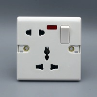 Directo de fábrica, alta calidad, estándar del Reino Unido, interruptor de enchufe de baquelita multifunción de 5 orificios, montado en la pared blanco, corriente máx. 16A 250V