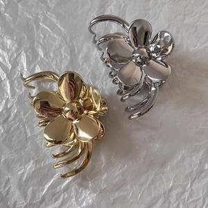 Vente chaude Conception Personnalisée Fleur Pince À Cheveux Griffe À La Mode Dames Grand Métal <span class=keywords><strong>Crabe</strong></span> Pince À Cheveux Barrette <span class=keywords><strong>Or</strong></span> Accessoires Femmes - Product Image 3