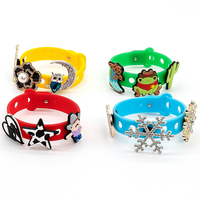 Bracelet en silicone souple multicolore personnalisé de 21 cm avec trous pour breloques de chaussures en gros