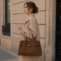 Sac à main de qualité pour femme, sac de créateur, grande capacité, texture suède, détail boucle, mode, OEM ODM, vente en gros, 20 pièces
