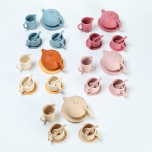 Set da Tè in Silicone per Bambini, 17 Pezzi, Mini Tazze e Teiera in Stile Fantasia, per Giocare a Bere Acqua/Tè, Adatto per Neonati - Product Image 1