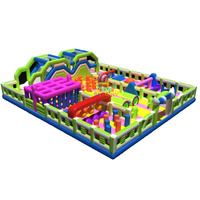 Parc d'attractions gonflable commercial sur le thème de la jungle avec parcours d'obstacles pour animaux, idéal pour la location de jeux d'extérieur