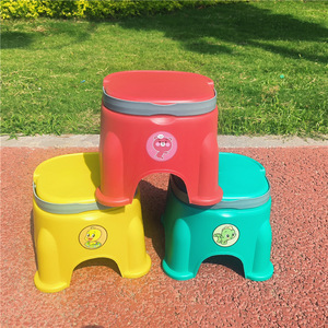 Tabouret portable en plastique pour enfants, siège d'extérieur épaissi avec poignée, couleurs rouge, jaune, vert, 23x22cm - Product Image 3