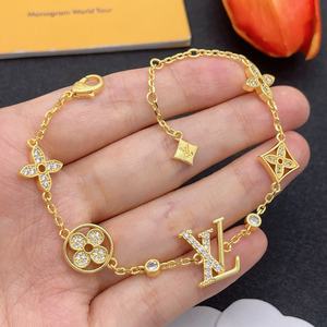 Conjunto de Pulseras y Brazaletes Apilables de Lujo para Mujer con Cadena de Mariposa y Perlas de Imitación en Oro de 10K, Regalo de Moda - Product Image 6