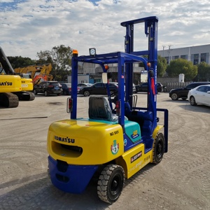 Chariot élévateur diesel Komatsu FD30 3 tonnes d'occasion, d'origine japonaise, pour la manutention de matériaux. - Product Image 4