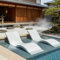Chaise longue de luxe en fibre de verre pour hôtel, design moderne ergonomique en forme de S, surface lisse résistante aux UV, idéale pour les piscines chauffées et les zones côtières