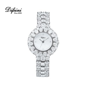 Reloj dorado de primera calidad para mujer, elegante esfera nacarada para fregona, pulsera de moda de gama alta, cristal cúbico, bisel de diamantes, caja de latón - Product Image 2