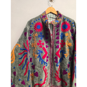 Chaqueta con cremallera y cuello alto para mujer, de terciopelo gris con bordado floral, diseño bohemio Prairie Chic, abrigo corto vintage para otoño - Product Image 3