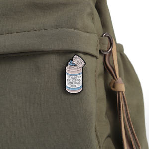 Épingles en émail <span class=keywords><strong>de</strong></span> la série médicale, seringue, capsule, pilule, je suis médecin, infirmière, stéthoscope, badge en métal, bijoux, cadeaux pour les étudiants en médecine - Product Image 3