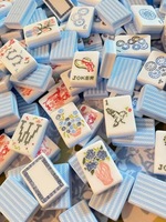 Jeu de Mahjong Chinois en Acrylique Imprimé Floral Moderne Rayé Bleu Vintage pour 4 Joueurs – Portable, Voyage, Loisirs, Divertissement, Table
