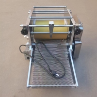 Machine automatique pour la fabrication de tortillas mexicaines à base de farine de maïs.