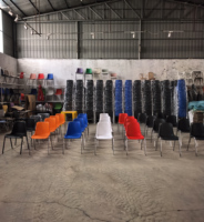 Chaises d'école en plastique empilables modernes populaires en vente chaude en gros avec cadre métallique pour événements personnalisés