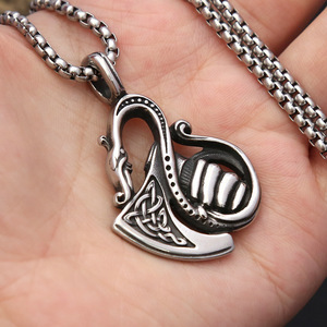 Yunnique – collier avec pendentif épée viking en acier inoxydable, avec chaîne, design asymétrique géométrique, pour hommes et femmes, bijoux à la mode - Product Image 4