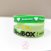 Bracelets en PVC pour commande en gros, logo personnalisé pour les promotions d'entreprise, disponibles en plusieurs couleurs