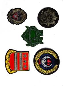 Colección de Insignias Bordadas a Mano con Hilo Metálico para Blazers - Product Image 3