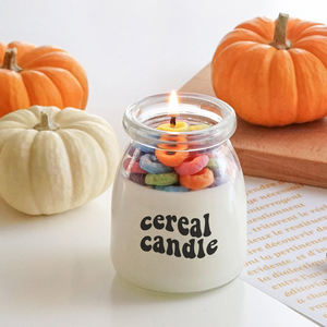 Candela Profumata Carina Senza Marchio in Bottiglia di Budino allo Yogurt con Cereali Dolci in Tazza di Vetro, Candele Profumate in Cera di Soia - Product Image 2