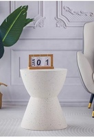 Table d'appoint tendance et écologique en imitation terrazzo, table d'appoint haut de gamme pour la décoration de la maison