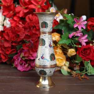 แจกันดอกไม้อะลูมิเนียมทำมือ ลายสลักนกยูง ดีไซน์หรูหรา พรีเมียม เหมาะสำหรับตกแต่งห้องนั่งเล่น มีราคาส่งออก - Product Image 4