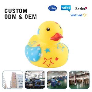 Dibujos personalizados de fábrica, patos divertidos de goma/patitos, juguete de baño con sonido exprimidor, decoración de escritorio de oficina para estudiantes, patitos de goma