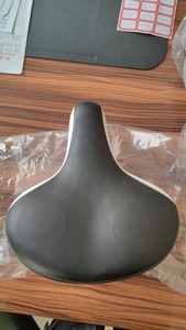Selle de vélo <span class=keywords><strong>en</strong></span> <span class=keywords><strong>gel</strong></span> PU surdimensionnée personnalisée pour vélos et véhicules électriques avec un soutien et une ventilation robustes - Product Image 6