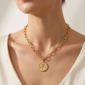 JUSNOVA Ciondolo a Cuore con Zirconi in Acciaio Inossidabile Placcato Oro 18k PVD Impermeabile Antiossidante Collana Celestiale Gioielli alla Moda - Product Image 1