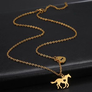 Collana <span class=keywords><strong>di</strong></span> cavalli <span class=keywords><strong>di</strong></span> moda della fabbrica <span class=keywords><strong>di</strong></span> Zhongzhe con <span class=keywords><strong>lettere</strong></span> d'amore collana <span class=keywords><strong>di</strong></span> pony carina collana <span class=keywords><strong>di</strong></span> gioielli in acciaio inossidabile placcatura oro 18k - Product Image 1